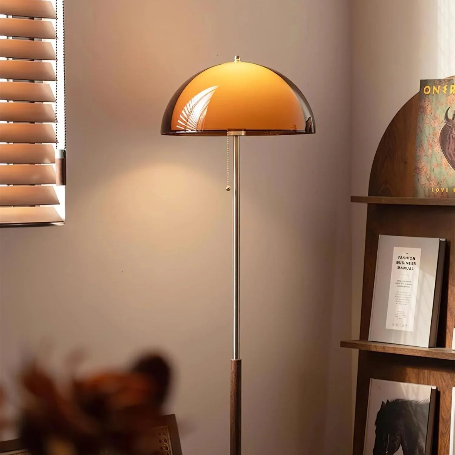 Marzella – Retro Vloerlamp Met Amber Koepel - Image 16