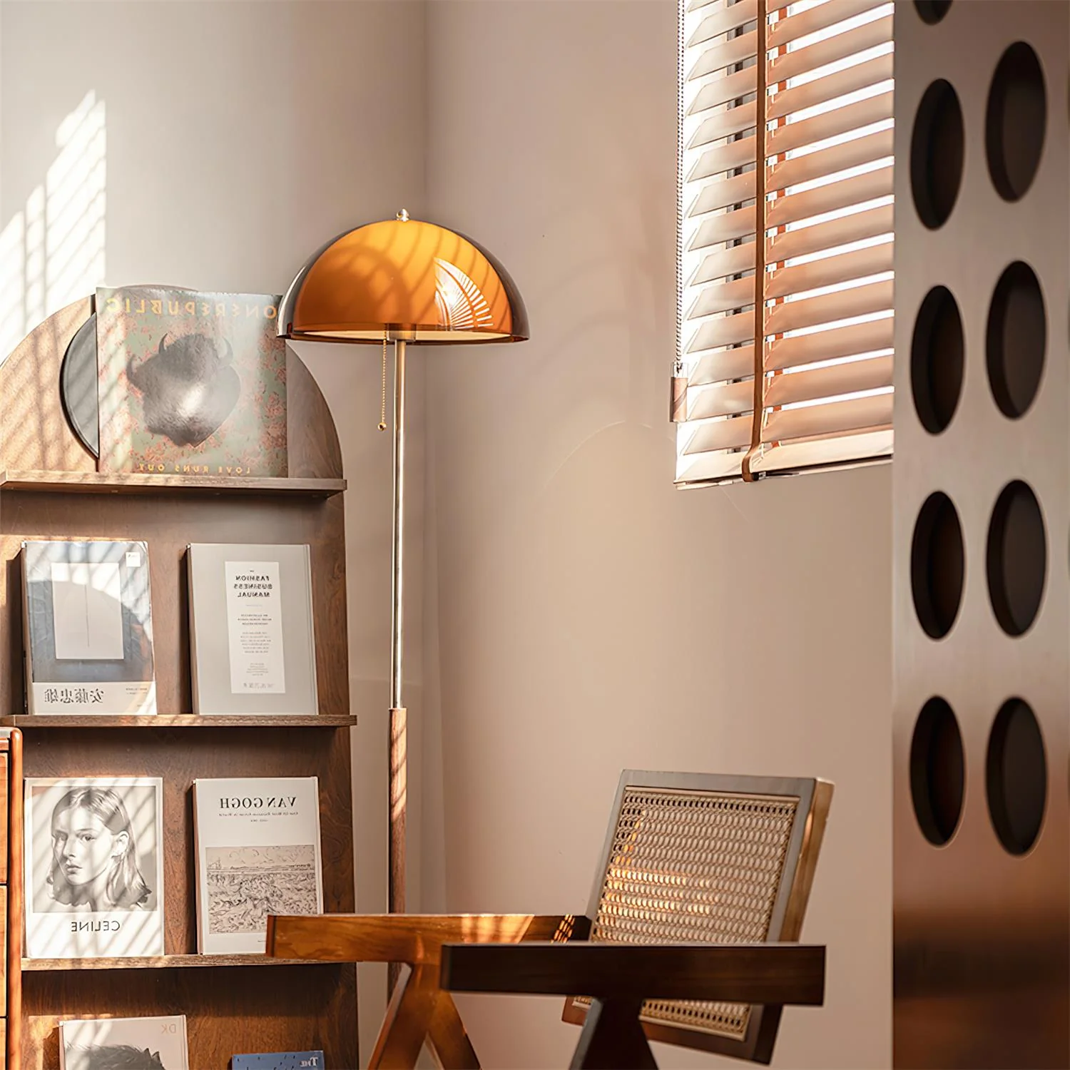 Marzella – Retro Vloerlamp Met Amber Koepel - Image 3