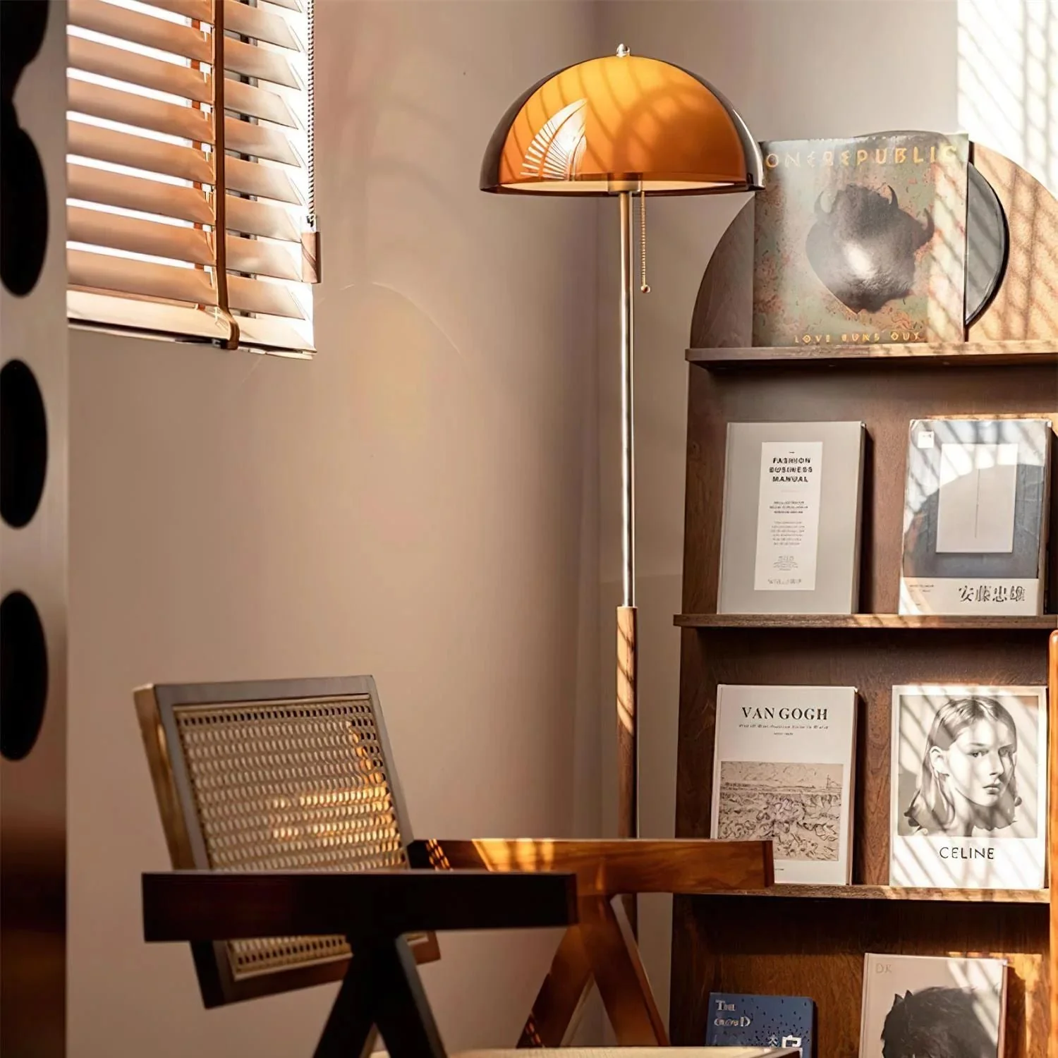 Marzella – Retro Vloerlamp Met Amber Koepel - Image 7